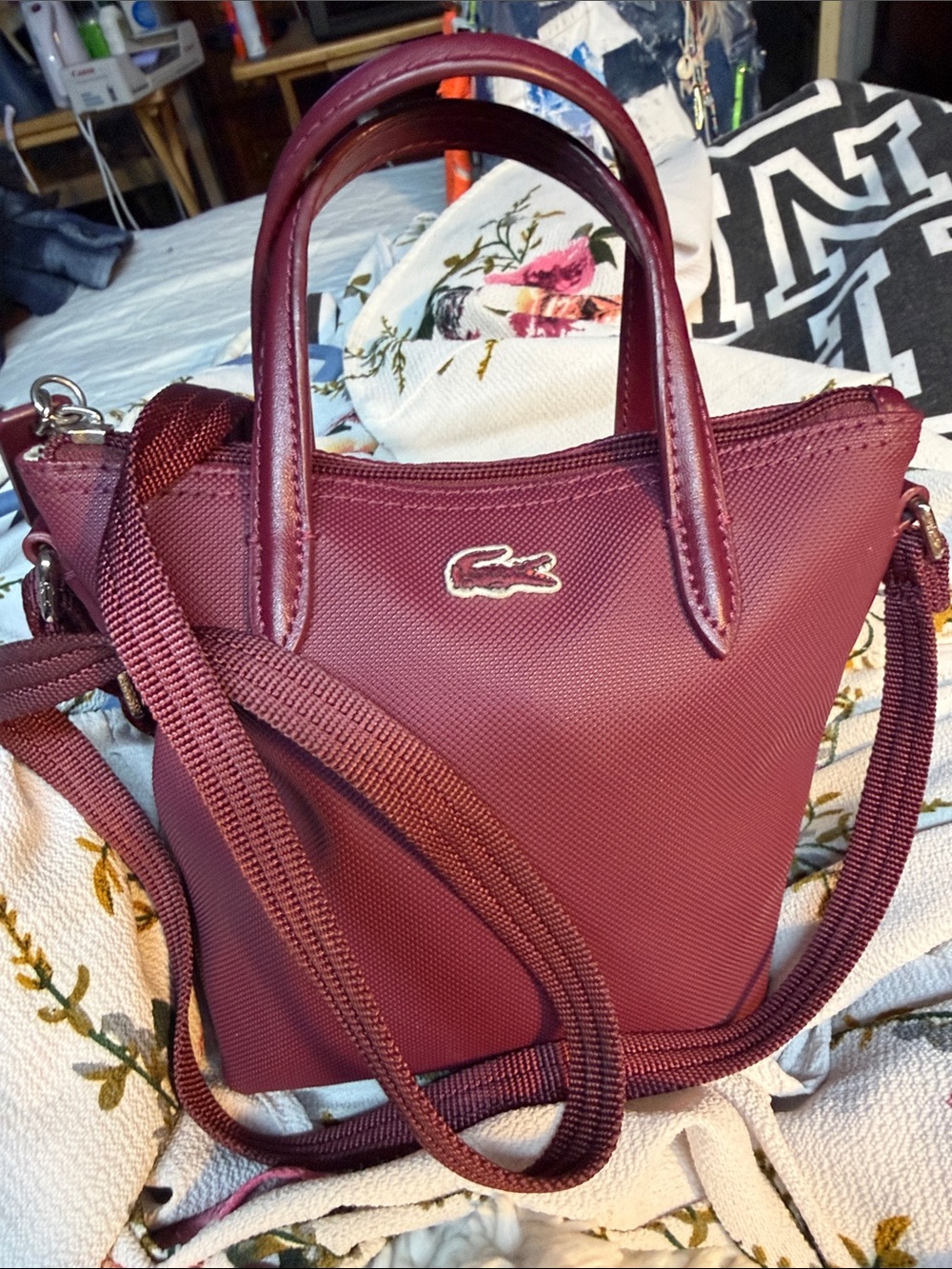 Lacoste Women's Wine Red Textured Crossbody Bag 10.5 x 8.5 beautiful